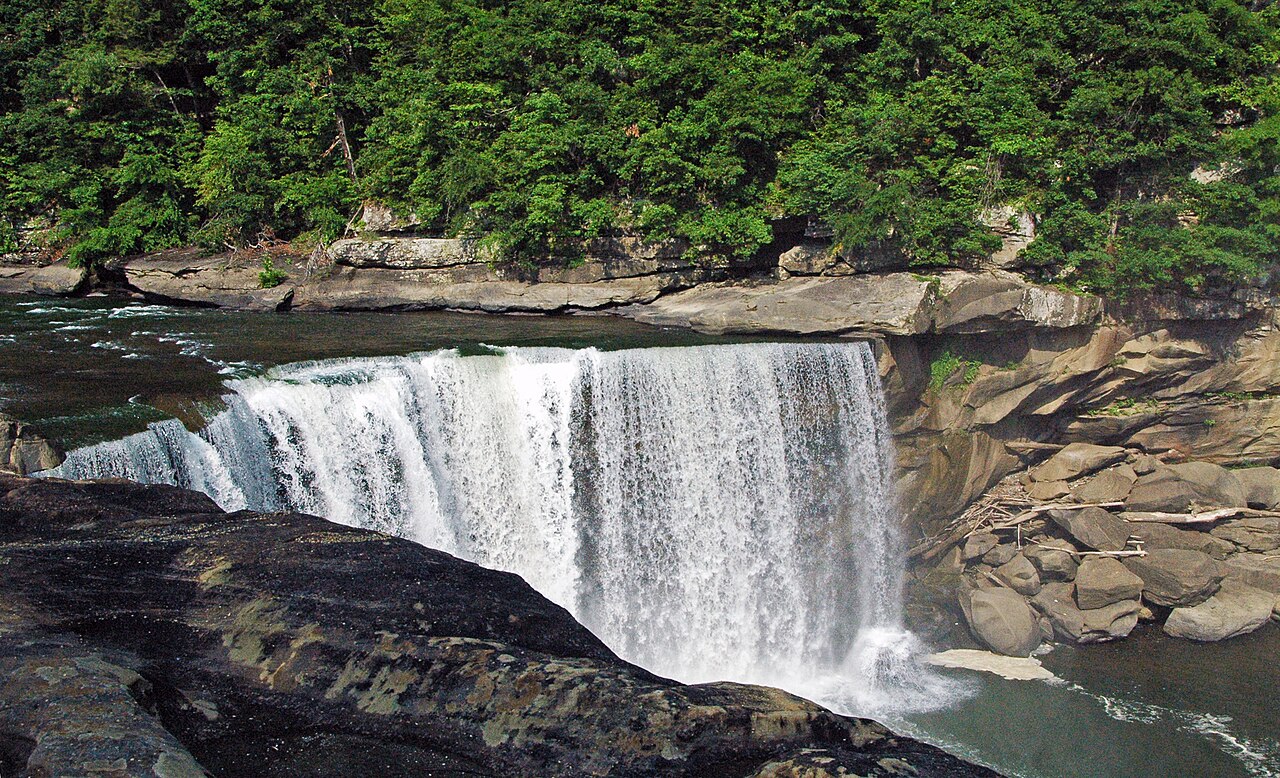 Cumberland Falls (east of Honeybee, Kentucky, USA) 1 (19414070703)